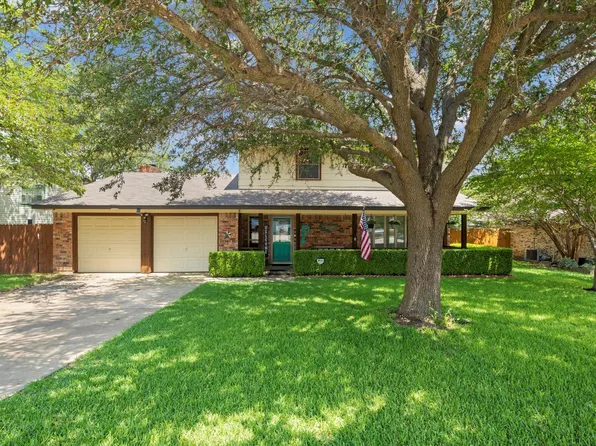 1007 Sproles Dr, Benbrook, TX 76126