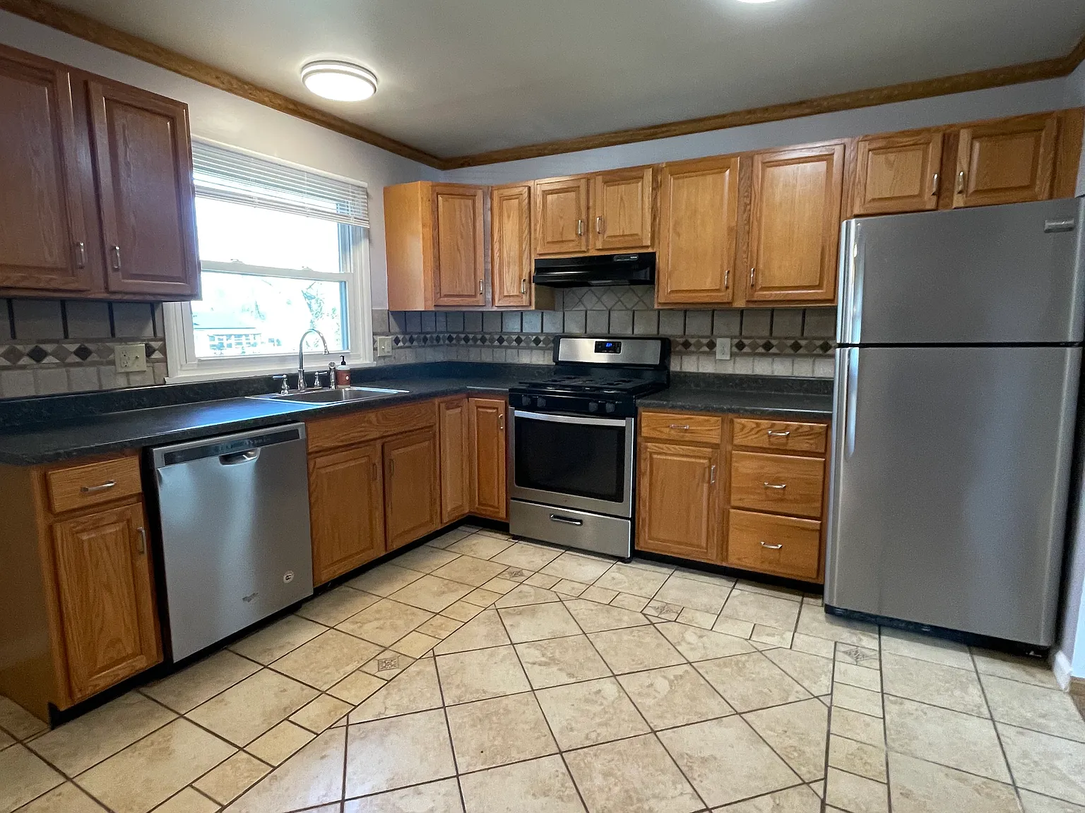 3 bed, $1,500 — Photo 3