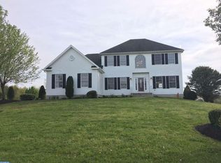 12 Pine Glen Dr, Jobstown, NJ 08041