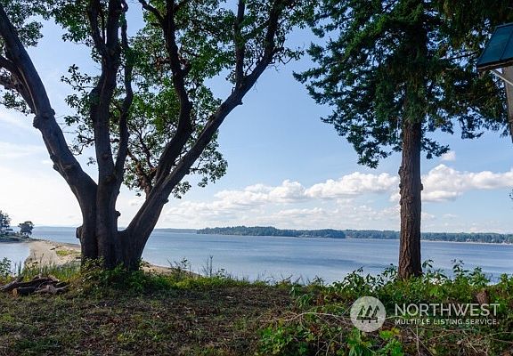 5th image of 9312 186th Avenue NW