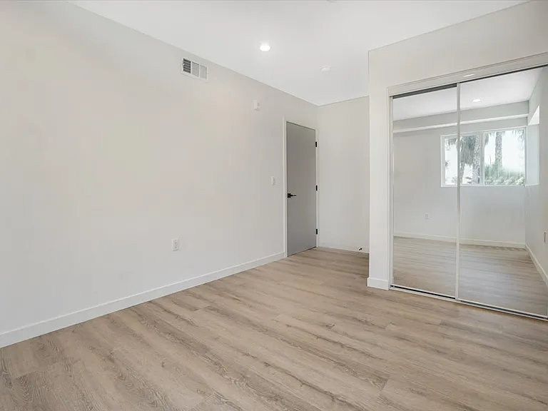 10918 Camarillo St #501 — Photo 22