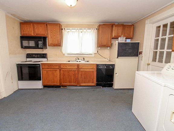 5th image of 221 Third Street