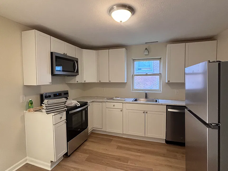 261 N Augusta Ave Apt B - Photo 3_10132026