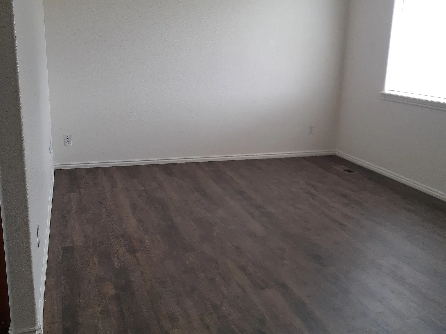 5 bed, 2060 sqft, $1,550 — Photo 4