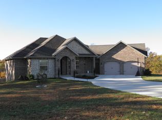 290 Hidden Springs Ln, Reeds Spring, MO 65737
