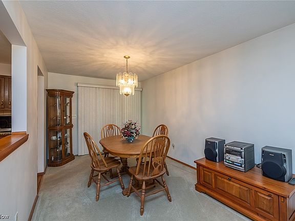 5th image of 22555 Bard Ave