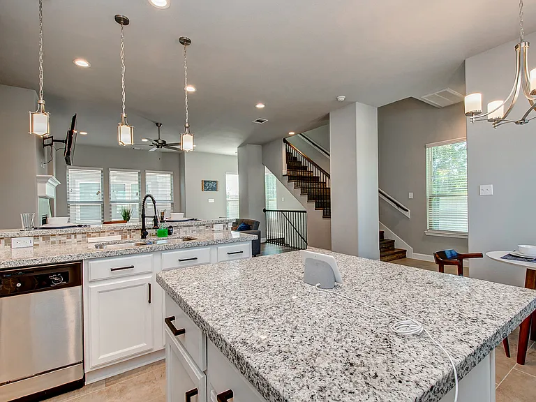 4151 Dupont St — Photo 30