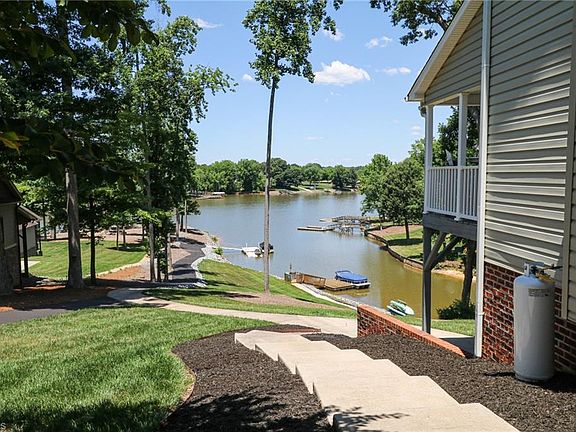 5th image of 794 Riverwood Dr