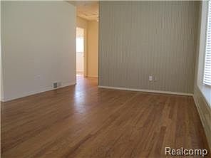 5th image of 27715 Sheridan St