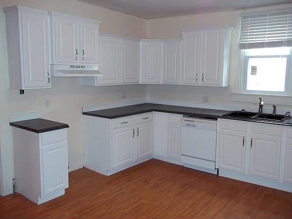 5th image of 837 Meridian St