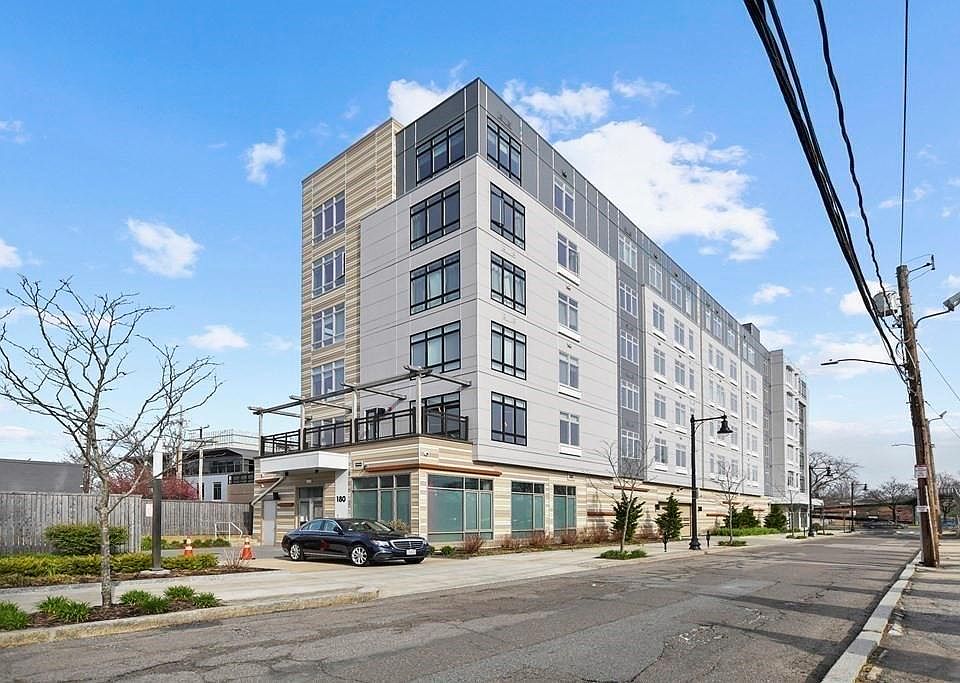 1st image of 180 Telford St #304