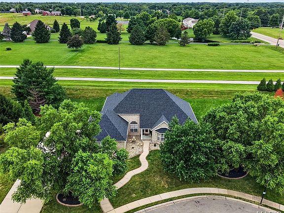 3rd image of 1693 Lancaster Dr