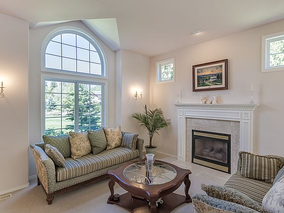 3rd image of 1009 Kerria Ln