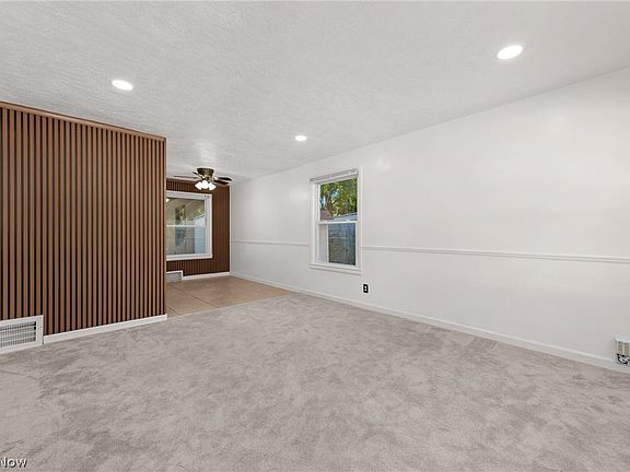 5th image of 14103 Rainbow Ave