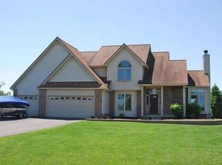 61155 Allen Dr, South Lyon, MI