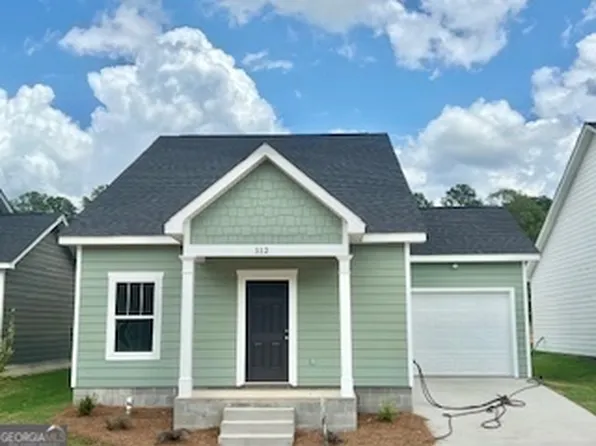 220 Lenox Cir, Lagrange, GA 30241