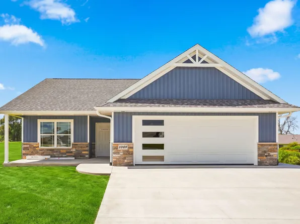 1009 Sage Oak Cir, Manchester, IA 52057