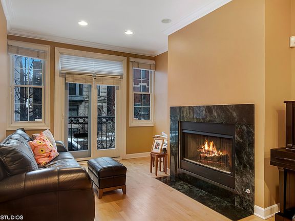 2nd image of 1152 W Wrightwood Ave #1