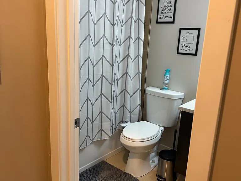 1643 N Rockwell St #2 — Photo 8