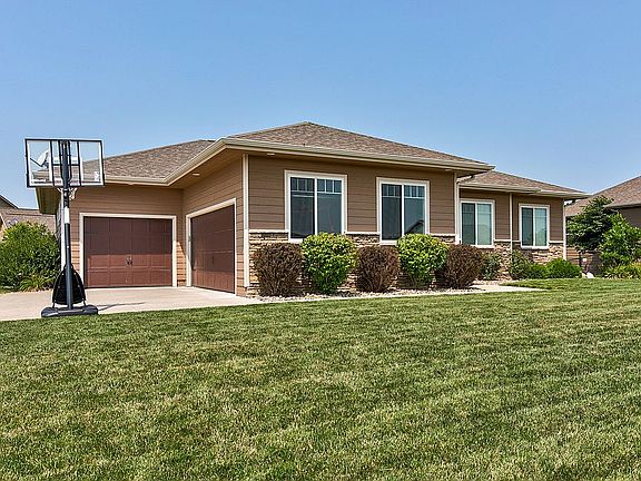 2nd image of 4704 NE Bellagio Dr