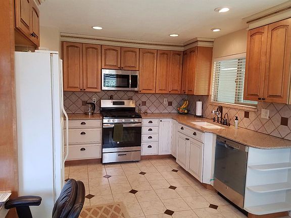 2nd image of 278 Dovewood Dr