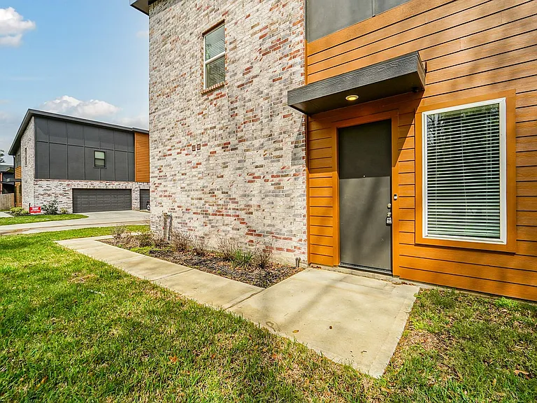 2523 Appian Way — Photo 3