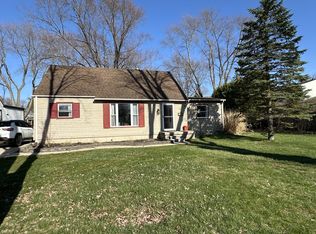 825 Gargantua Ave, Clawson, MI 48017