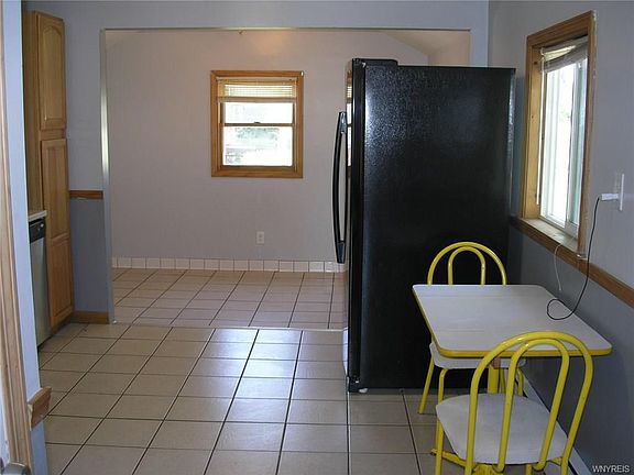 5th image of 17 Donlen Dr