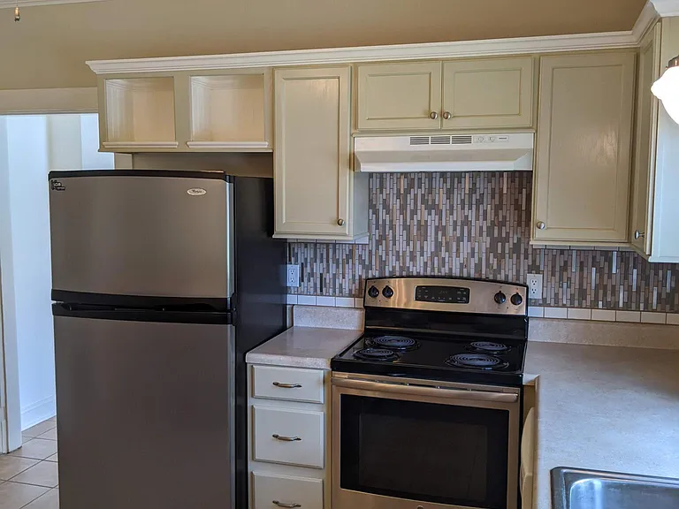 901 W Broadway St — Photo 13