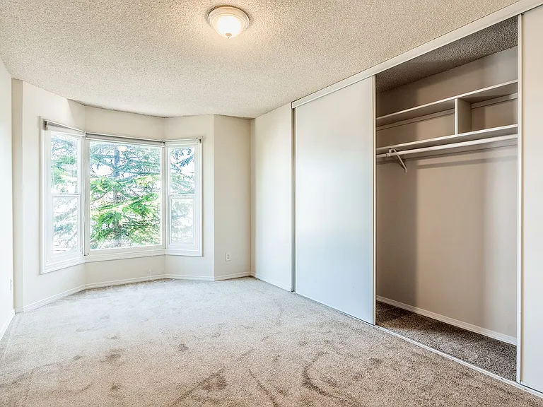 Galleon Apartments — Photo 10