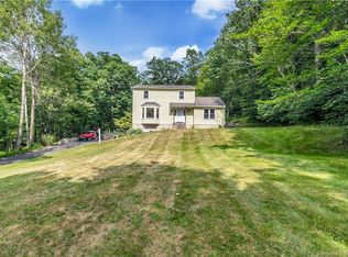 14 Carriage House Dr, Danbury, CT 06810
