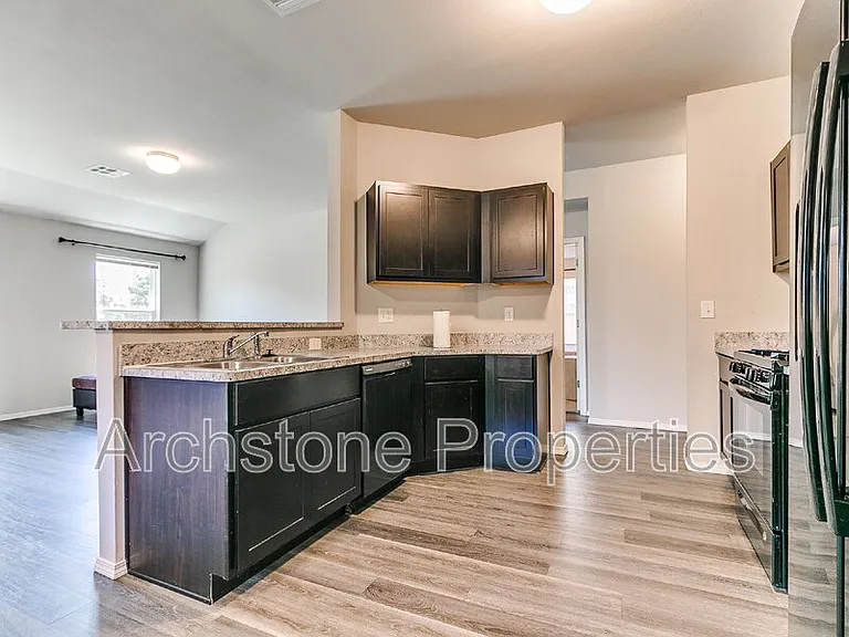 1308 Dustin Dr — Photo 9
