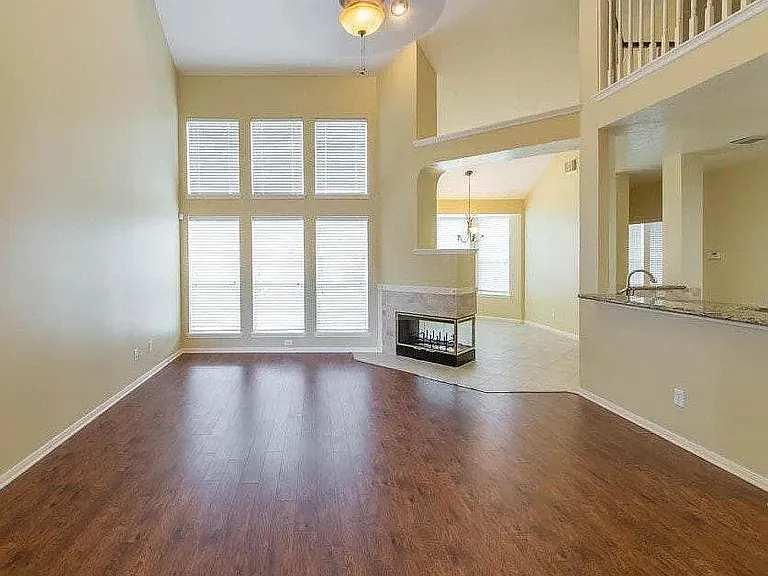 2027 Mabry Mill Rd — Photo 2