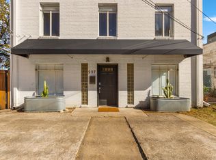 227 E Greenbriar Ln, Dallas, TX 75203