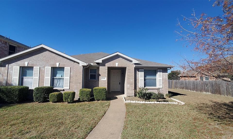 1st image of 218 Trees Dr