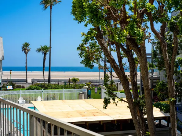 246 E Surfside Dr, Port Hueneme, CA 93041