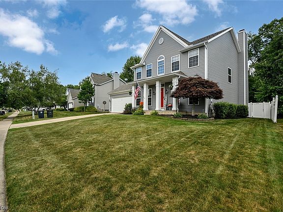 3rd image of 2272 Canterbury Cir