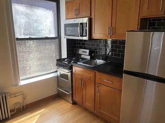 Rented by Waverly Realty Associates | media 32