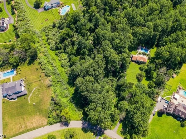 17 Woodfield Rd, Green Twp., NJ 07821