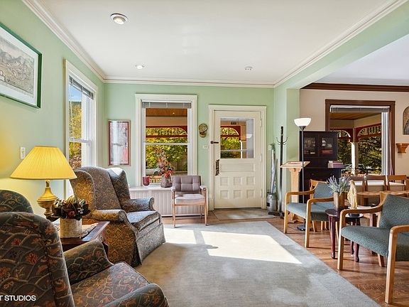 3rd image of 4513 N Ashland Ave