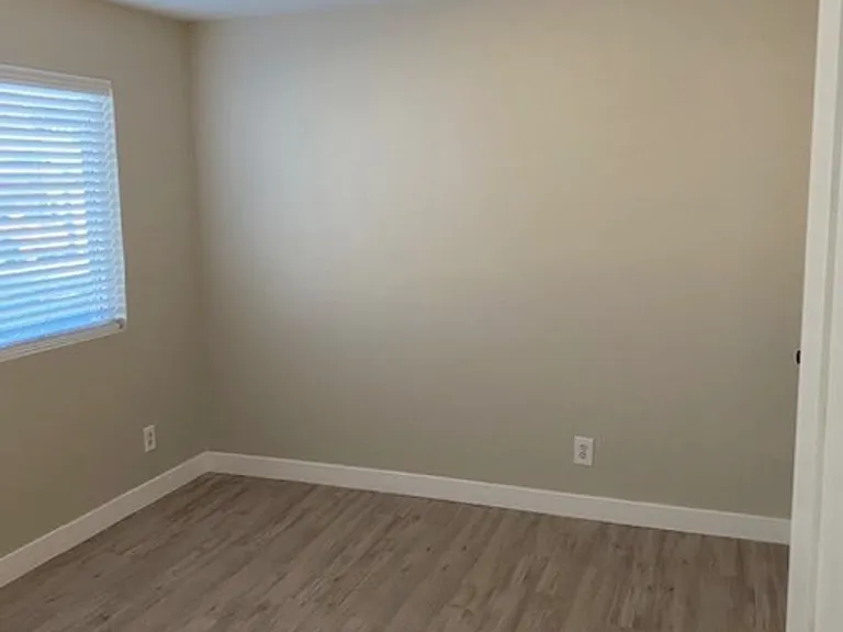220 W Cherry Ave — Photo 4