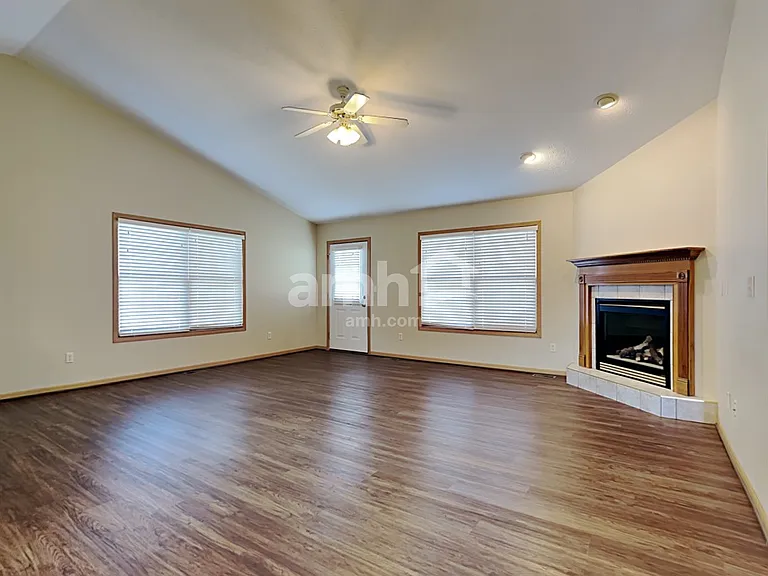 3370 Redbud Dr — Photo 6