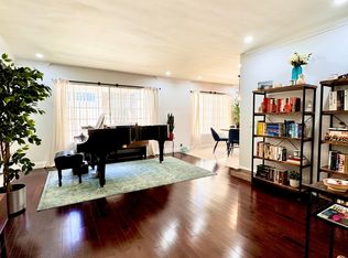 11730 Mayfield Ave #204, Los Angeles, CA 90049