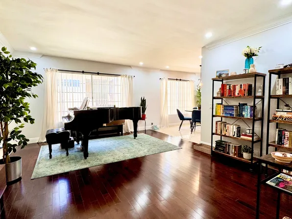 11730 Mayfield Ave #204, Los Angeles, CA 90049