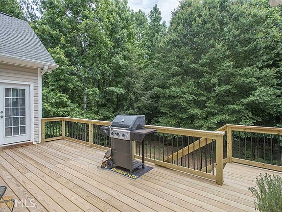 3rd image of 540 Guinevere Ct