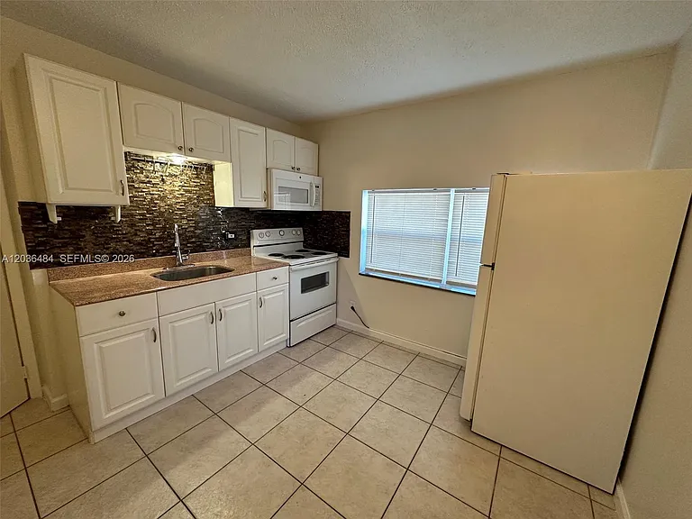 1245 NE 15th Ave #B — Photo 3
