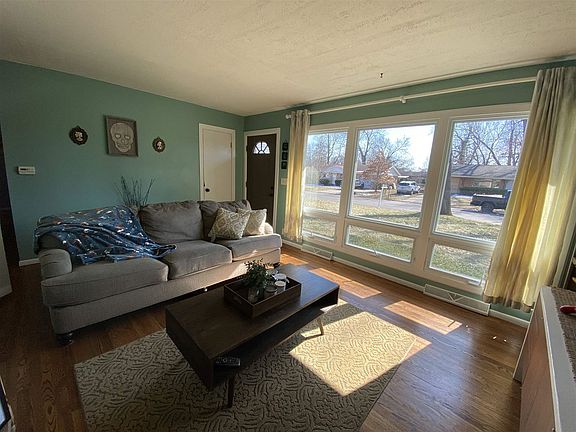 3rd image of 19285 Dresden Dr