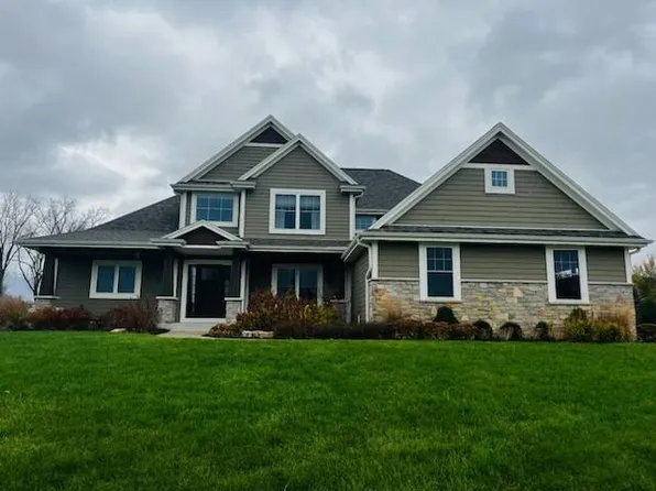 W364S2992 Walters ROAD, Dousman, WI 53118