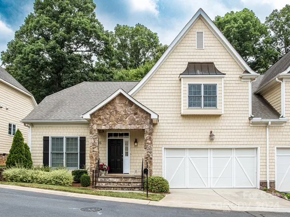 5935 Bridger Ct, Charlotte, NC 28211