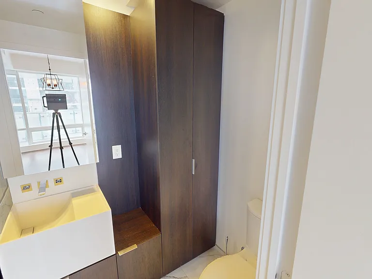 1 Bloor St E #4407 — Photo 23